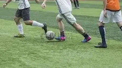 金晨澄清绯闻：车内亲密实为与十年挚友相聚