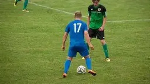 奶茶妹妹章泽天街拍曝光，肌肤白皙笑容灿烂